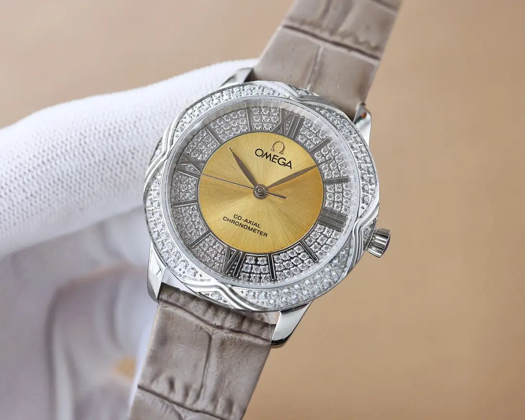 two ⃣ ️0 ⃣ ️2 ⃣ ️3 ⃣ Latest women's shell patterned full diamond Omega launched high-end wrist