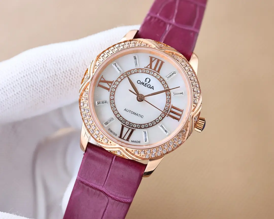 two ⃣ ️0 ⃣ ️2 ⃣ ️3 ⃣ Latest women's shell patterned full diamond Omega launched high-end wrist