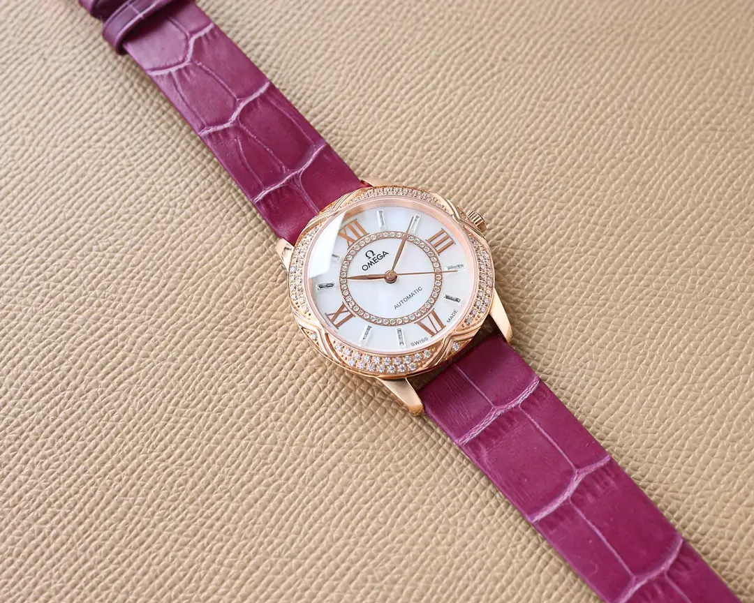 two ⃣ ️0 ⃣ ️2 ⃣ ️3 ⃣ Latest women's shell patterned full diamond Omega launched high-end wrist