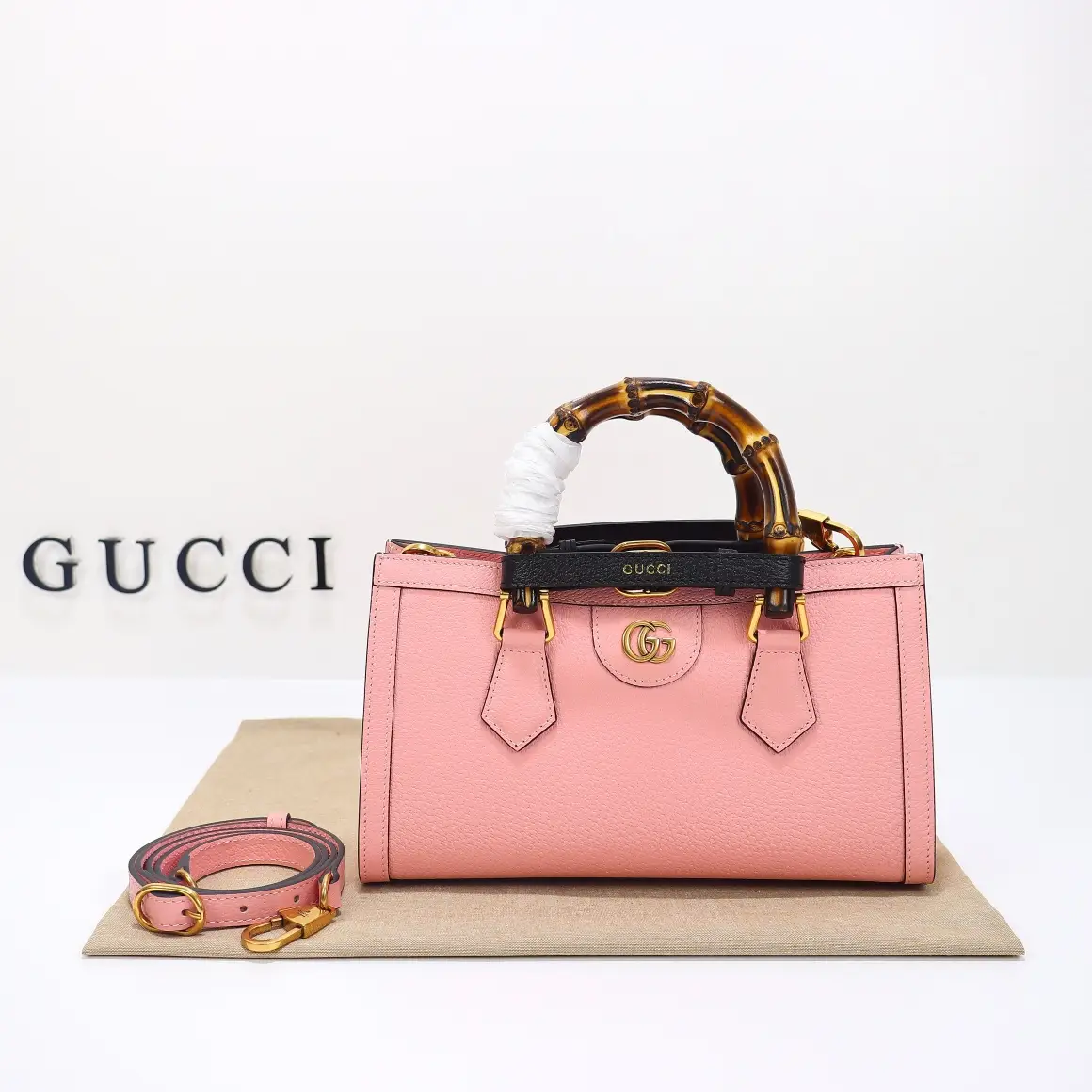 Gucci， Original leather, model number 735153 Pink leather