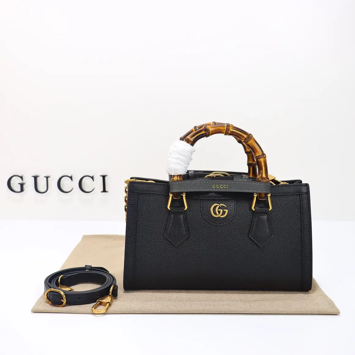 Gucci， Original leather, model number 735153 grams of leather