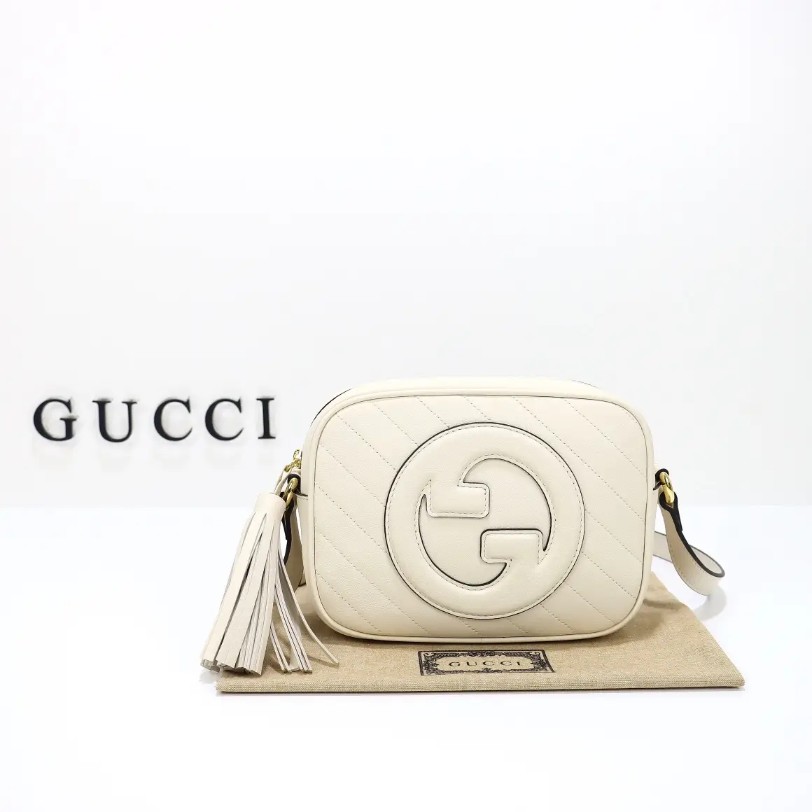 Gucci， Original leather, style 742360 white leather size: 24x wide