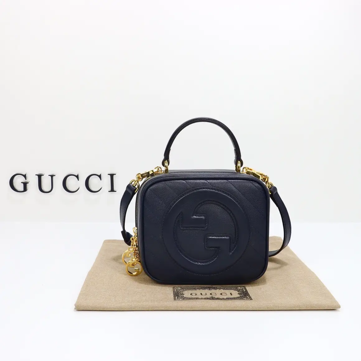 Gucci， Original leather, model number 744434, sapphire blue leather size: width 17