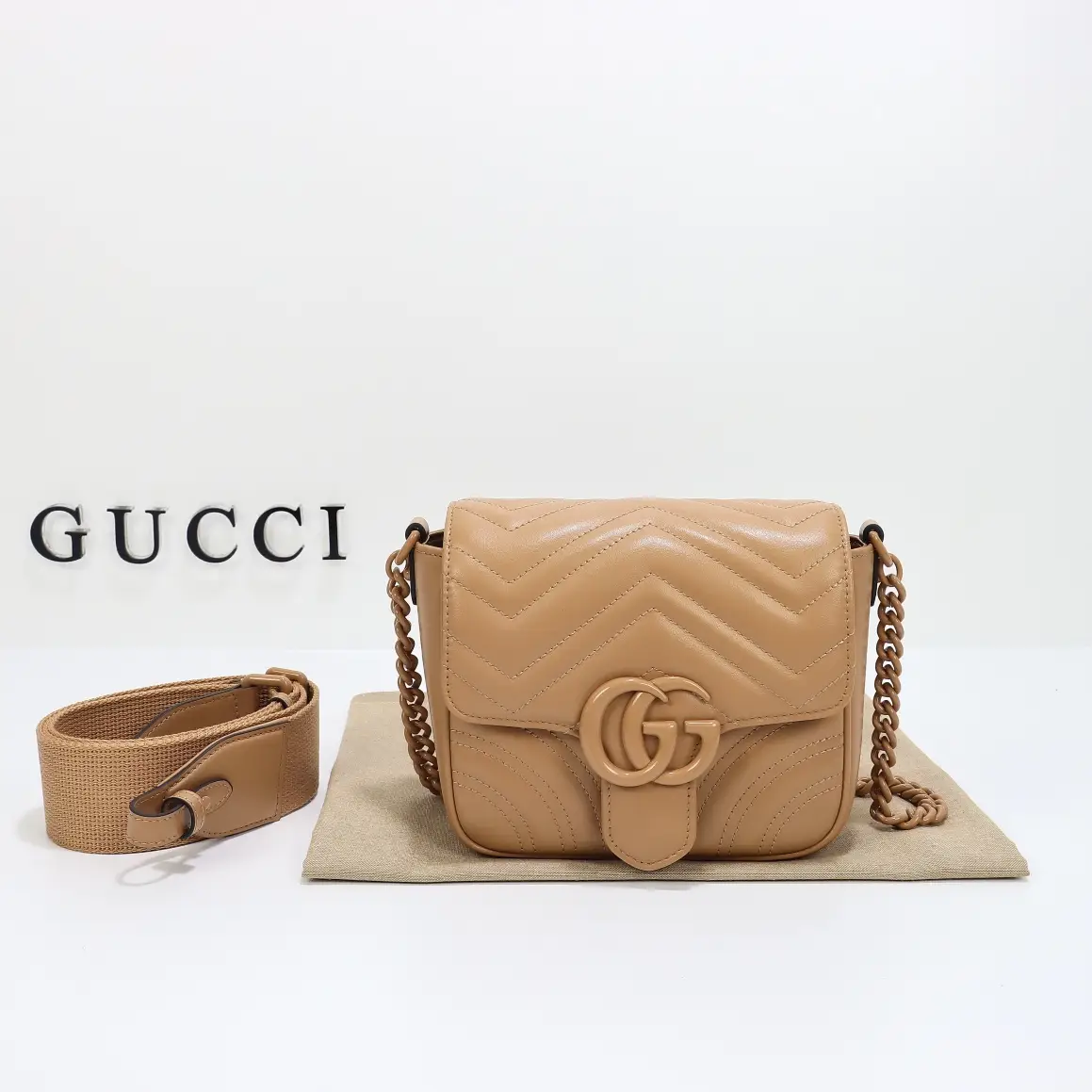 Gucci， Original leather, model number 739681 Rose