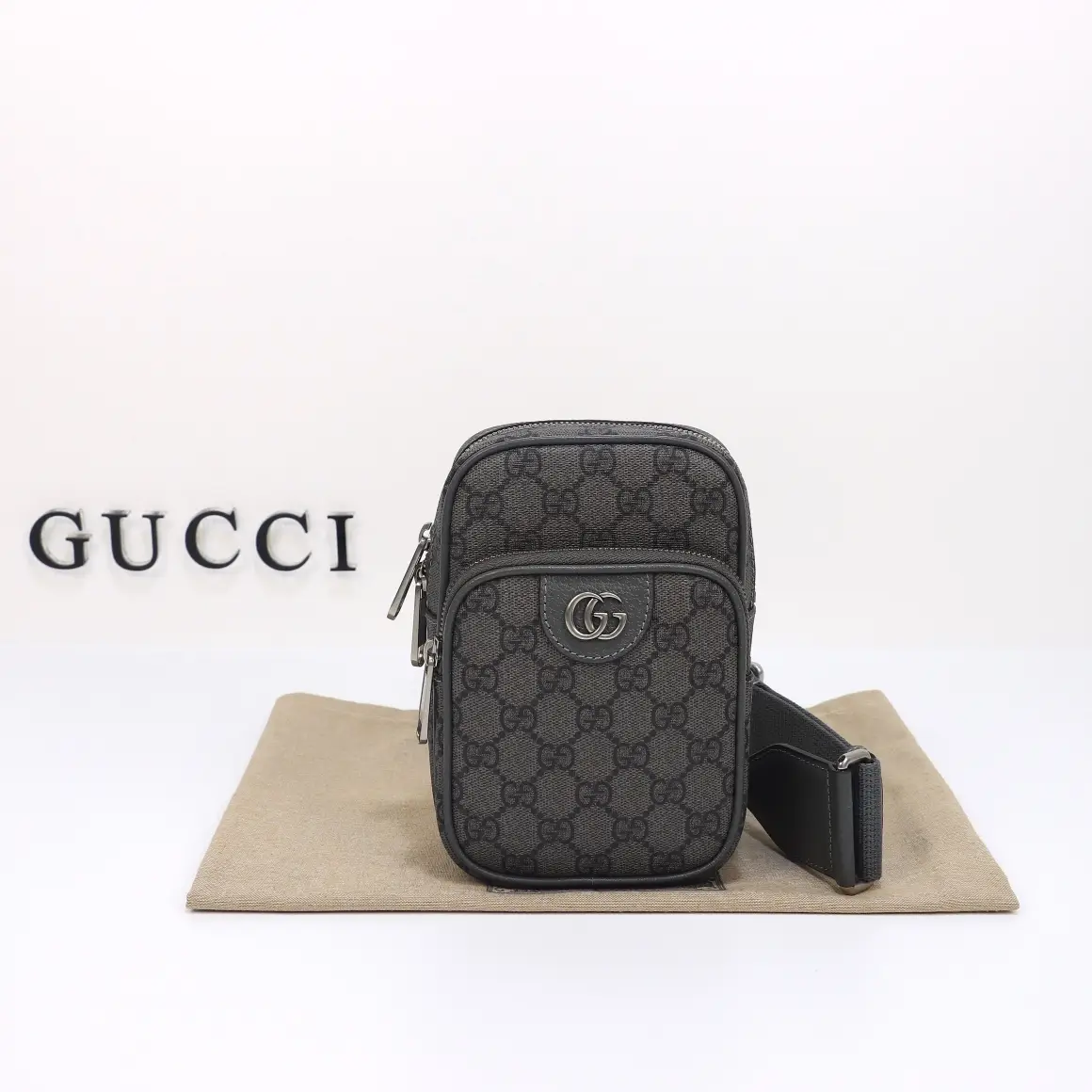 Gucci， Original leather, model number 752565 gray adhesive size: width 12x