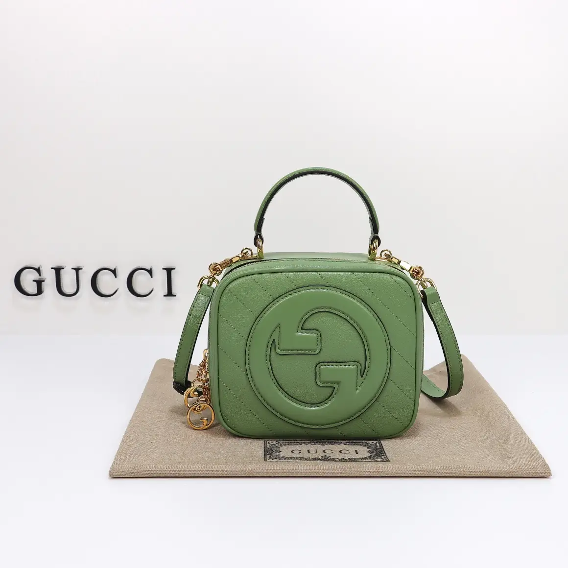 Gucci， Original leather, style 744434 light green size: width 17x
