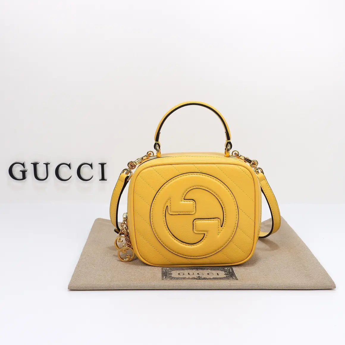 Gucci， Original leather, model number 744434, yellow leather size: width 17x