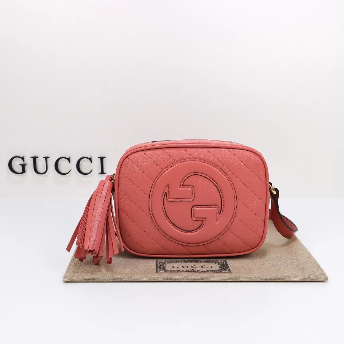 Gucci， Original leather, model number 742360 Pink leather size: 24x wide