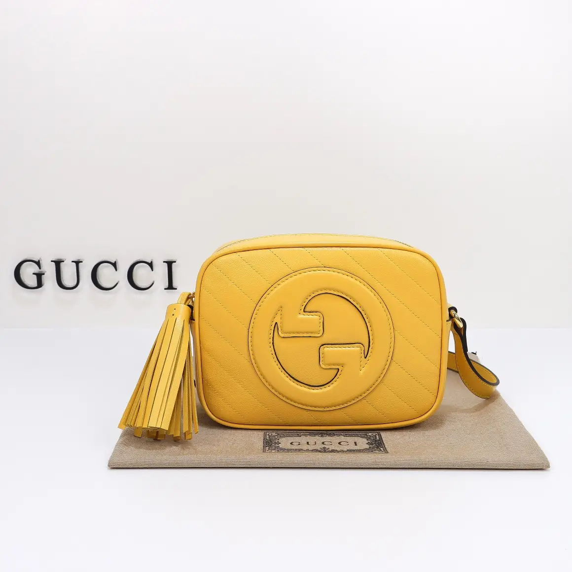 Gucci， Original leather, style 742360 yellow leather size: 24x wide