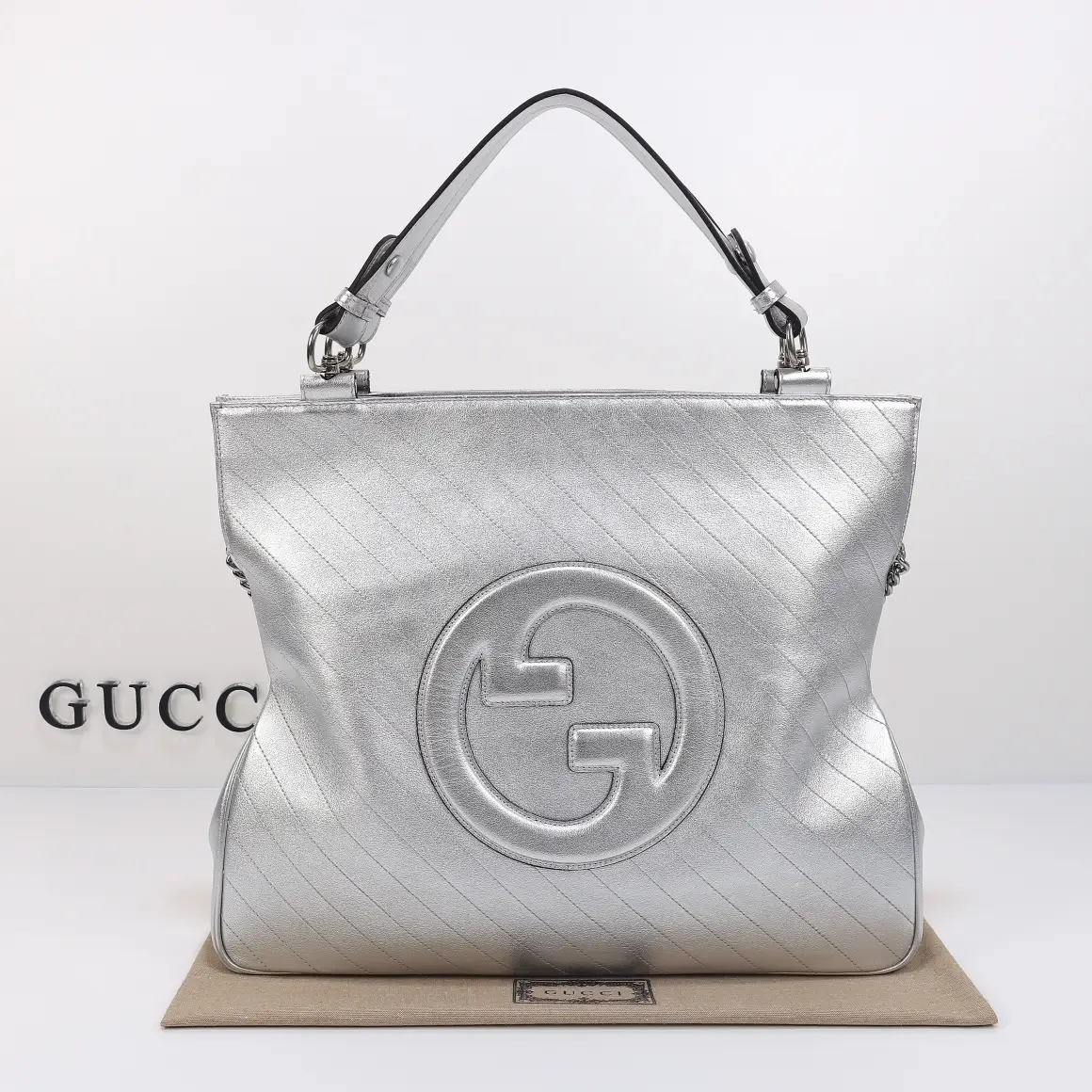 Gucci， Original leather, style 751516 Silver leather size: Width 34