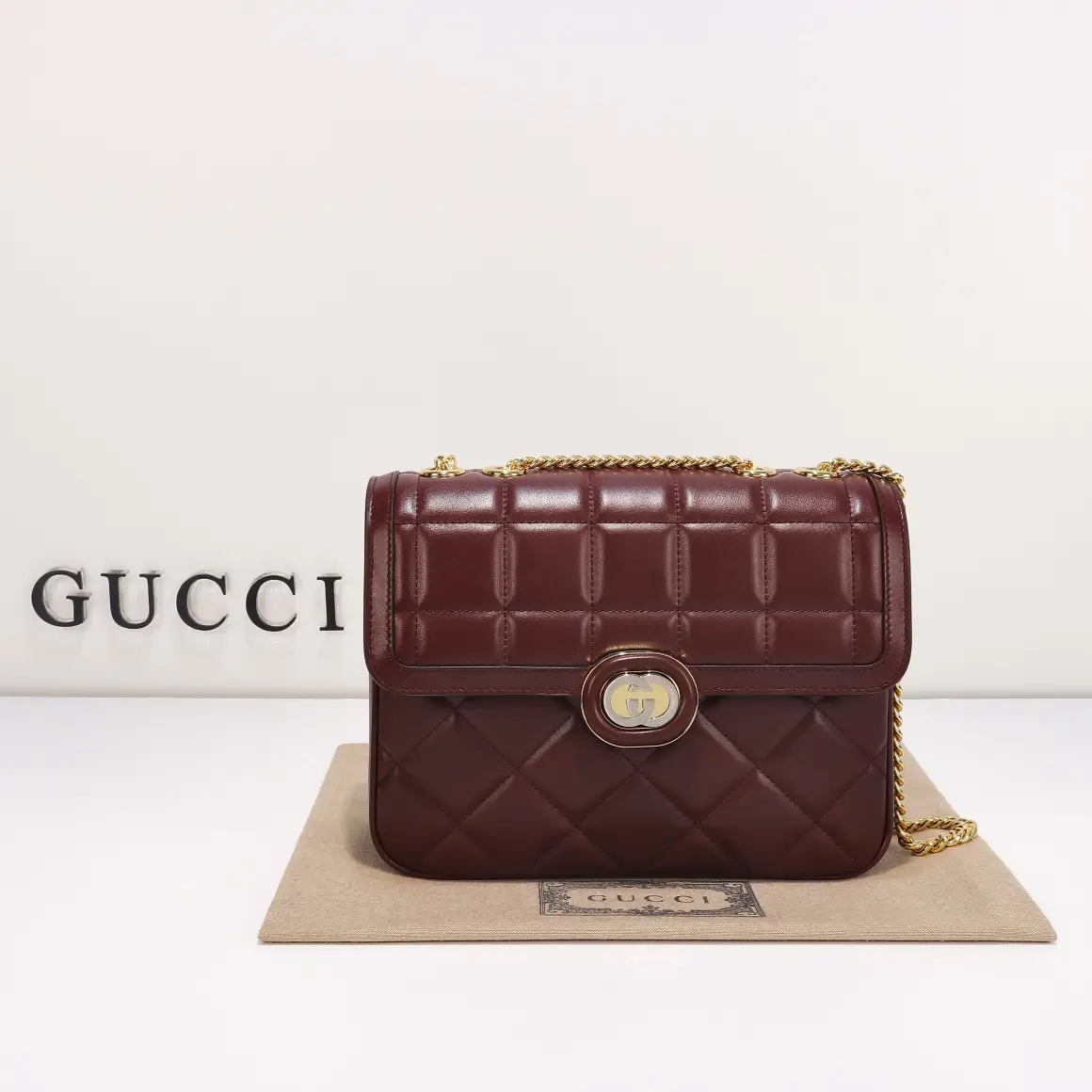 Gucci， Original leather, style 740834 deep red