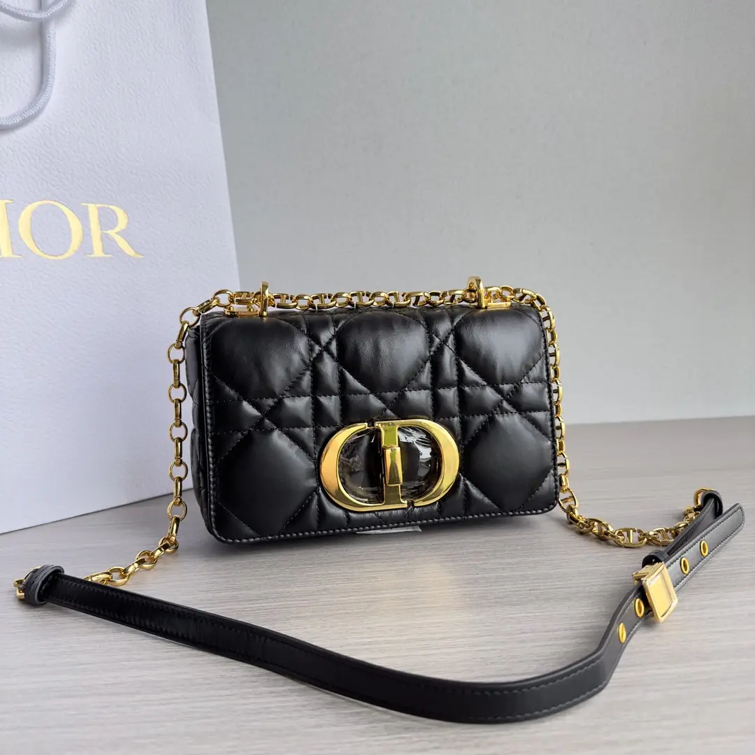 Small DIOR CARO handbag
Black cowhide quilted with oversized rattan grid pattern
compile, edit, weave, organize