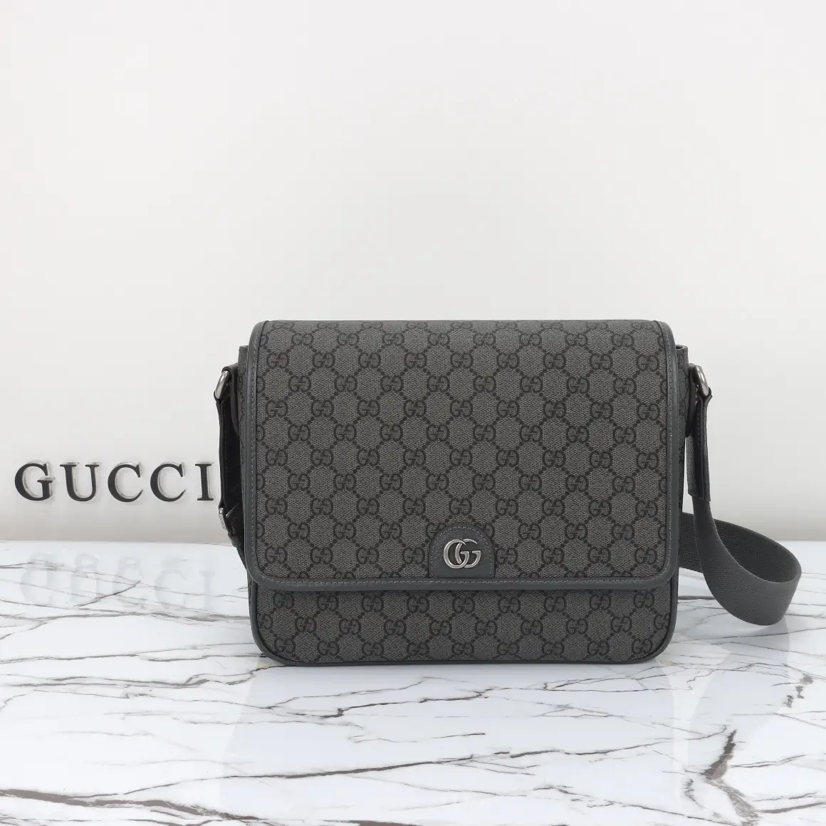 Gucci， Original leather, style 761741 gray adhesive size: width 28x
