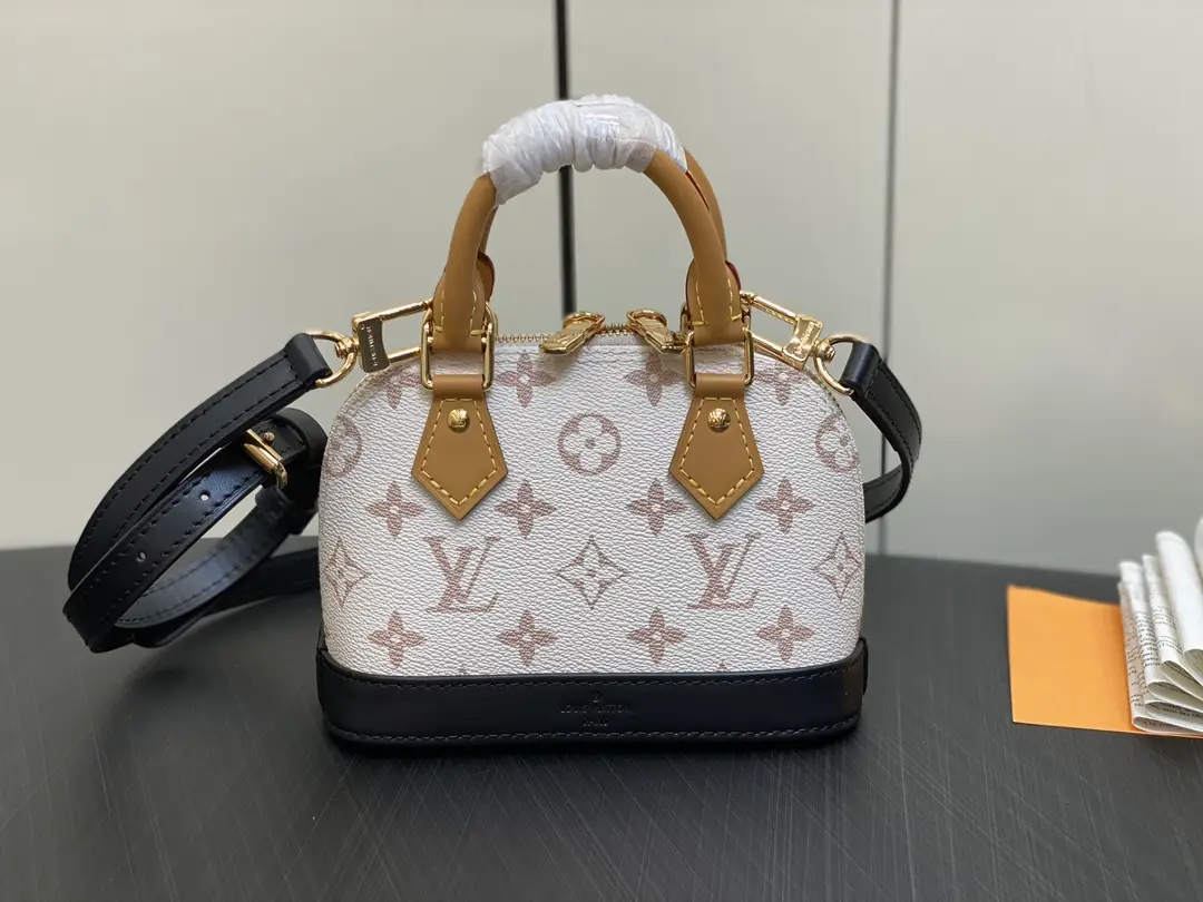 420 M82717 White Flower Mini Shell Bag Series
New Year