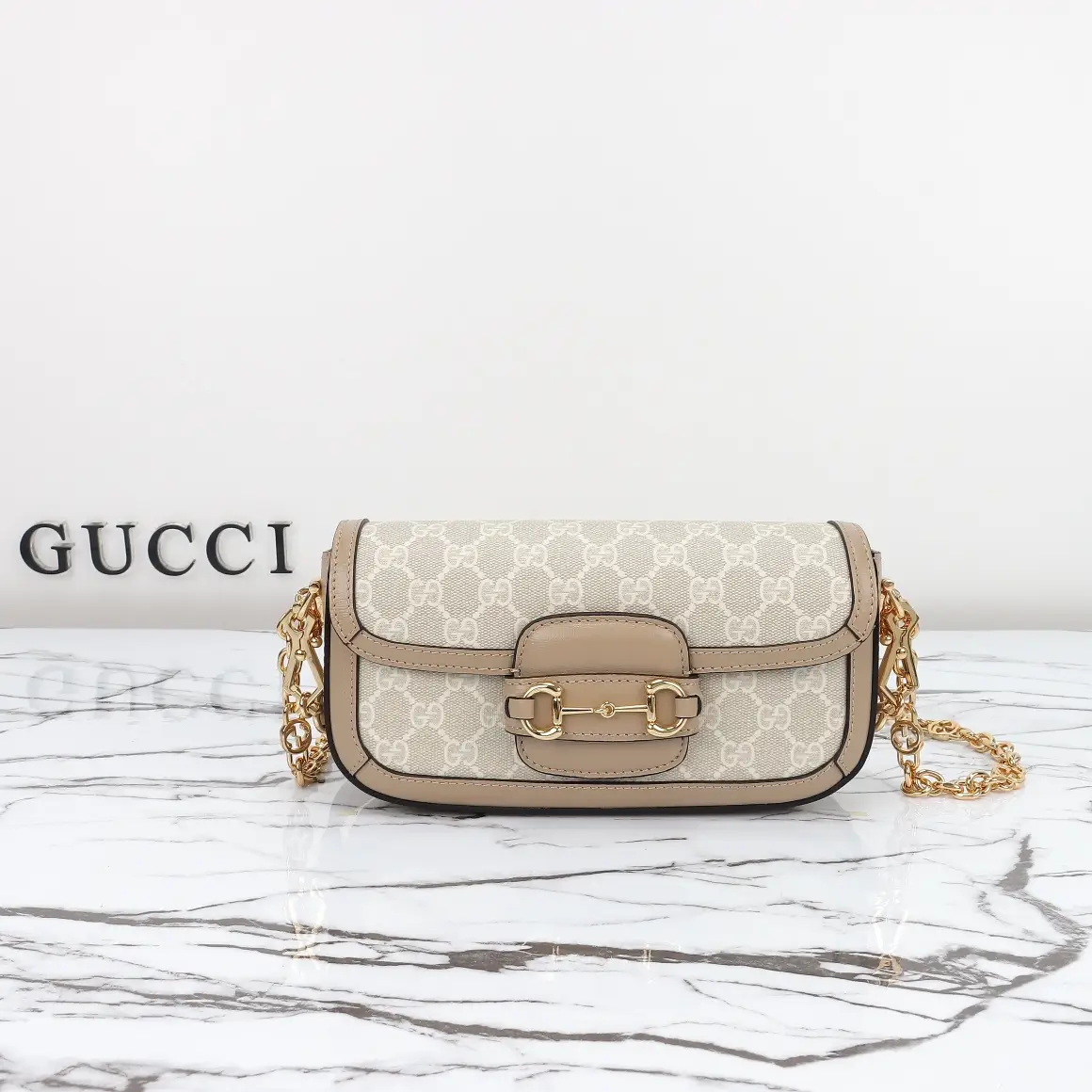 Gucci， Original leather, model number 735178 meters adhesive