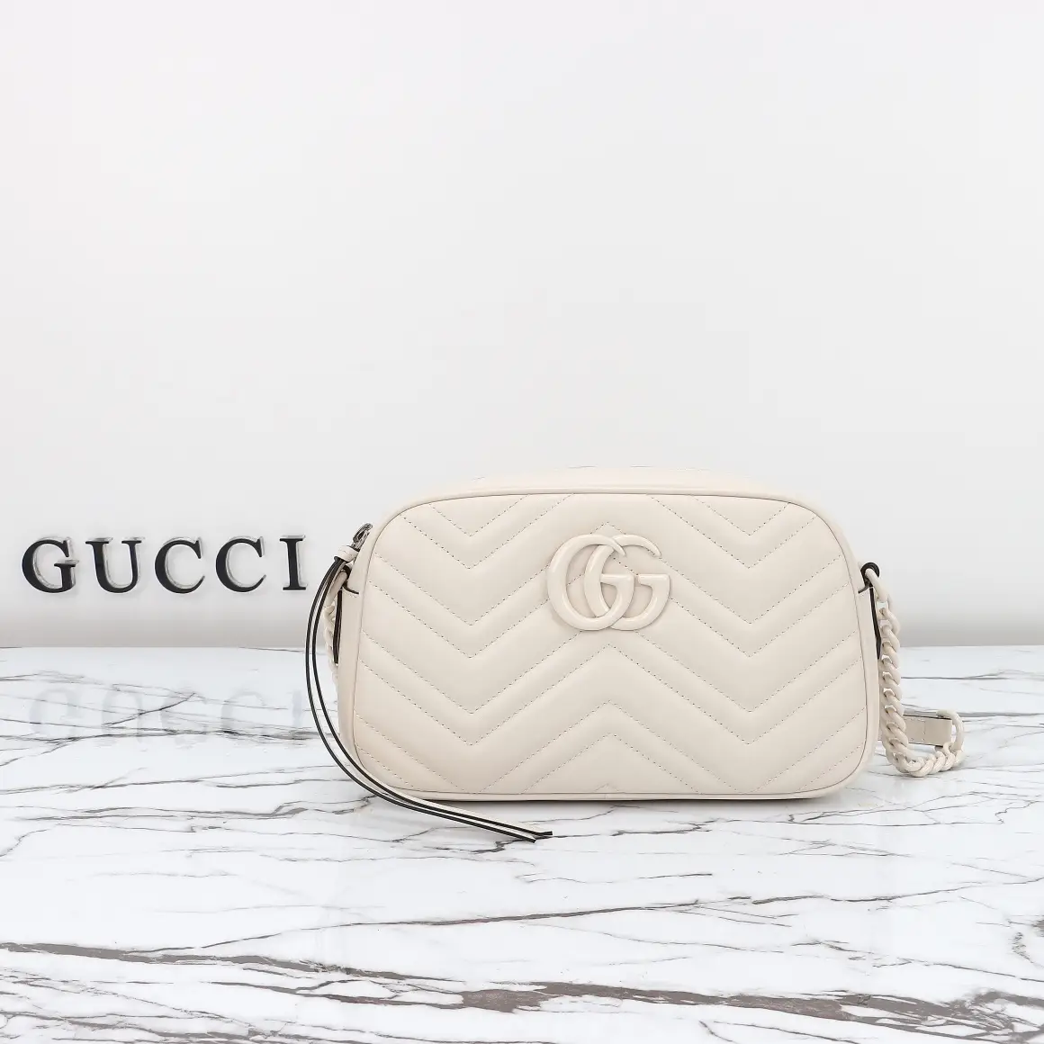 Gucci， Original leather, model number 447632, white leather and white hardware