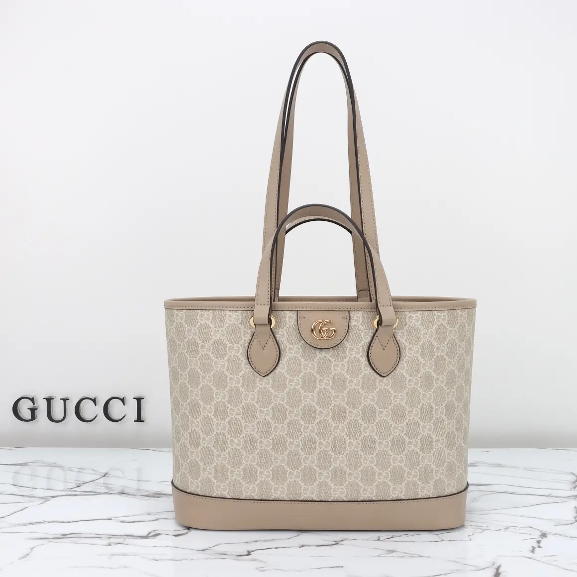 Gucci， Original leather, model number 765043 meter adhesive