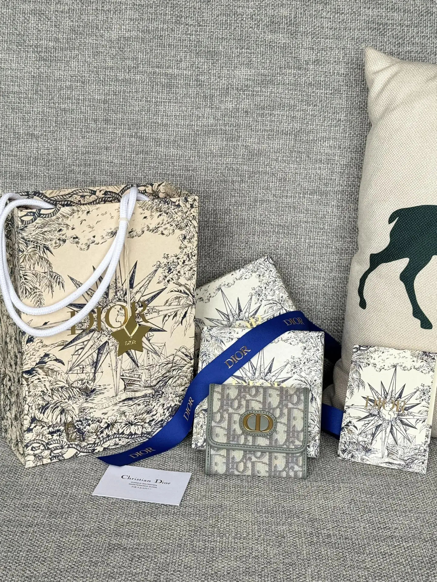 290 Dior 30% off wallet model number S2057CTZQ-M928-