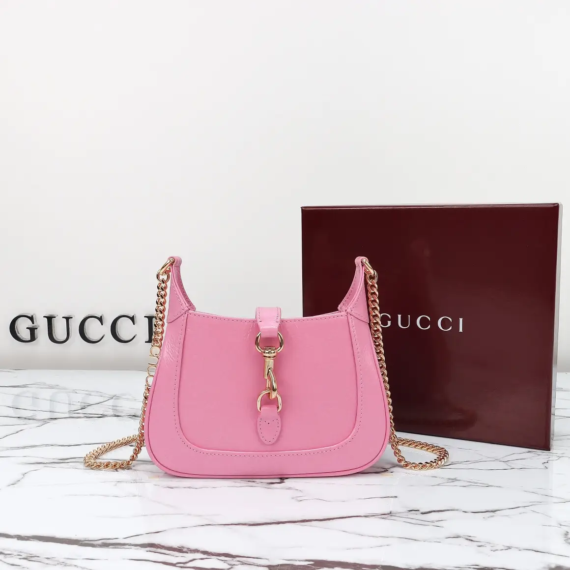 Gucci， Original leather, model number 782889 powder paint leather size: width 19