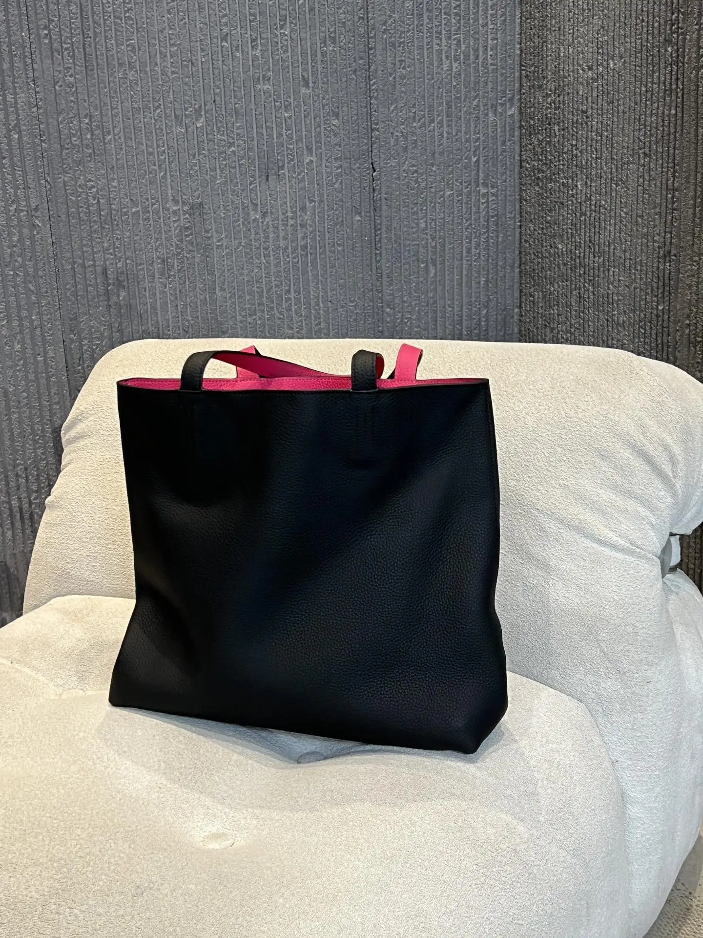 A double-sided tote bag that can be kneaded and kneaded freely, with leather that is so good that it's explosive! Imported top layer cowhide double-sided shopping bag