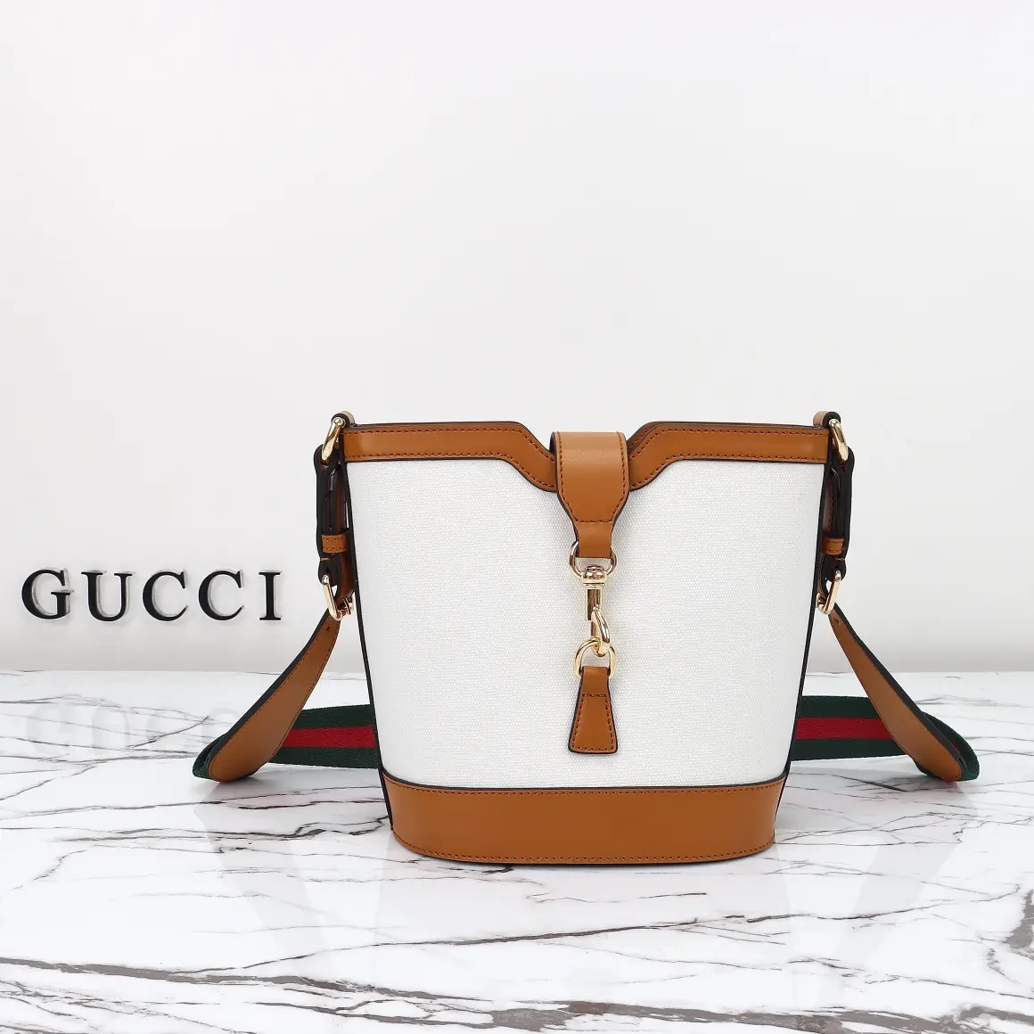 Activity price Gucci, original leather, model number 7829