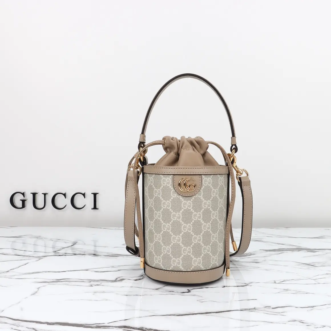 Gucci， Original leather, model number 760199 meters adhesive
