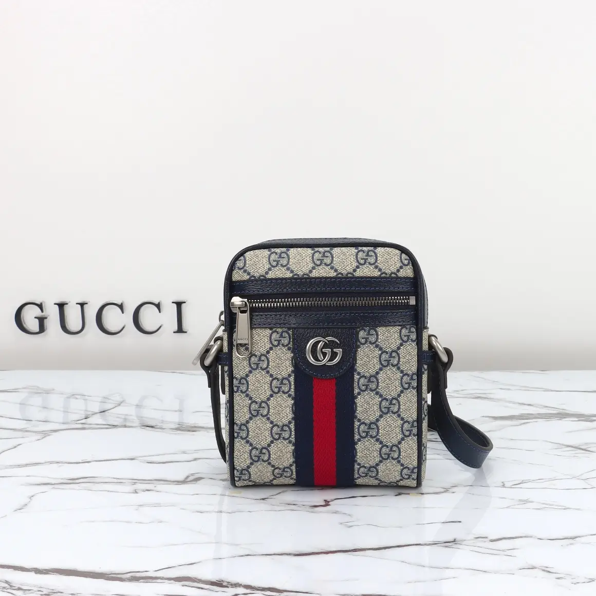 Gucci， Original leather, model number 598127, blue adhesive size: width 14