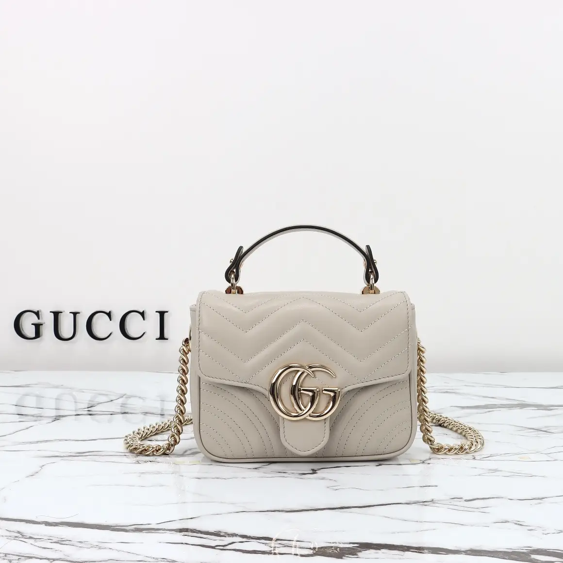 Gucci， Original leather, model number 811238 meters gray
