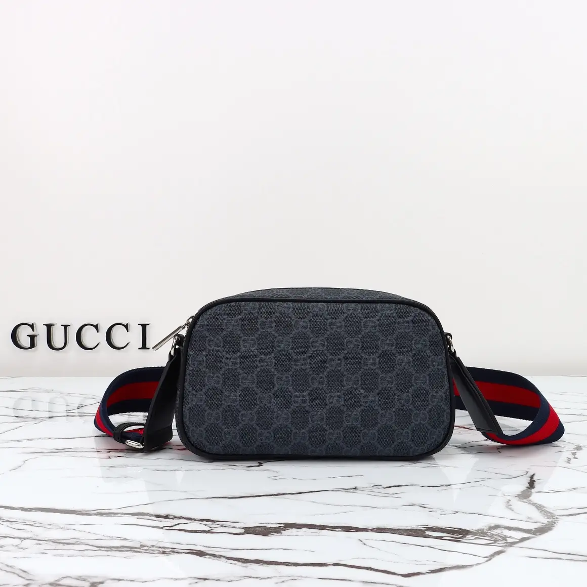 Gucci， Original leather, model number 792097 grams, adhesive size: 24x wide