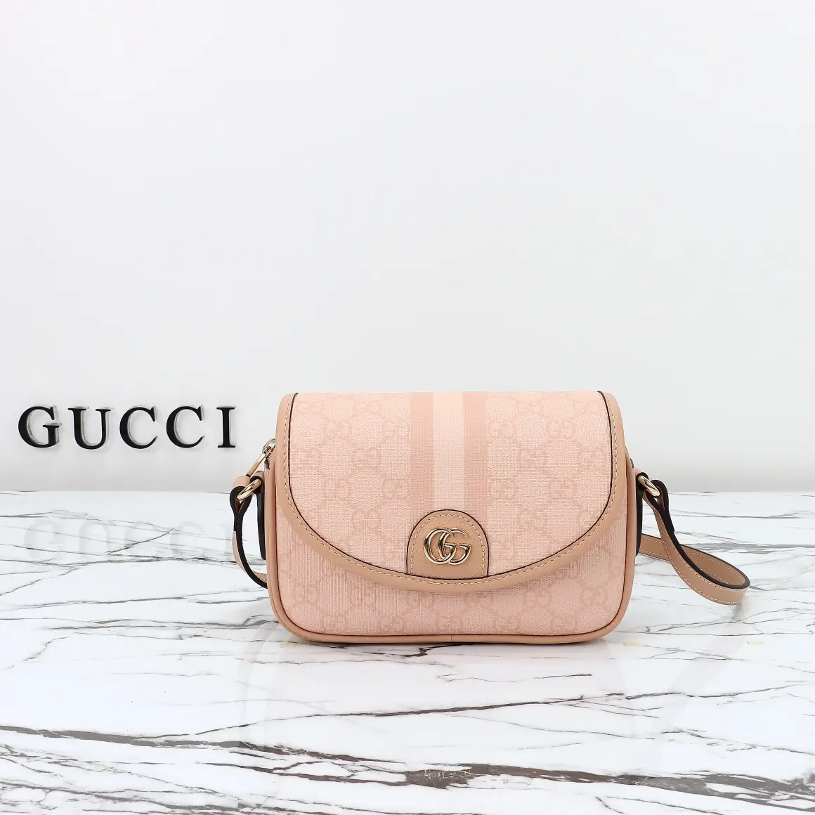 Gucci， Original leather, style 772239 light powder size: 19x wide