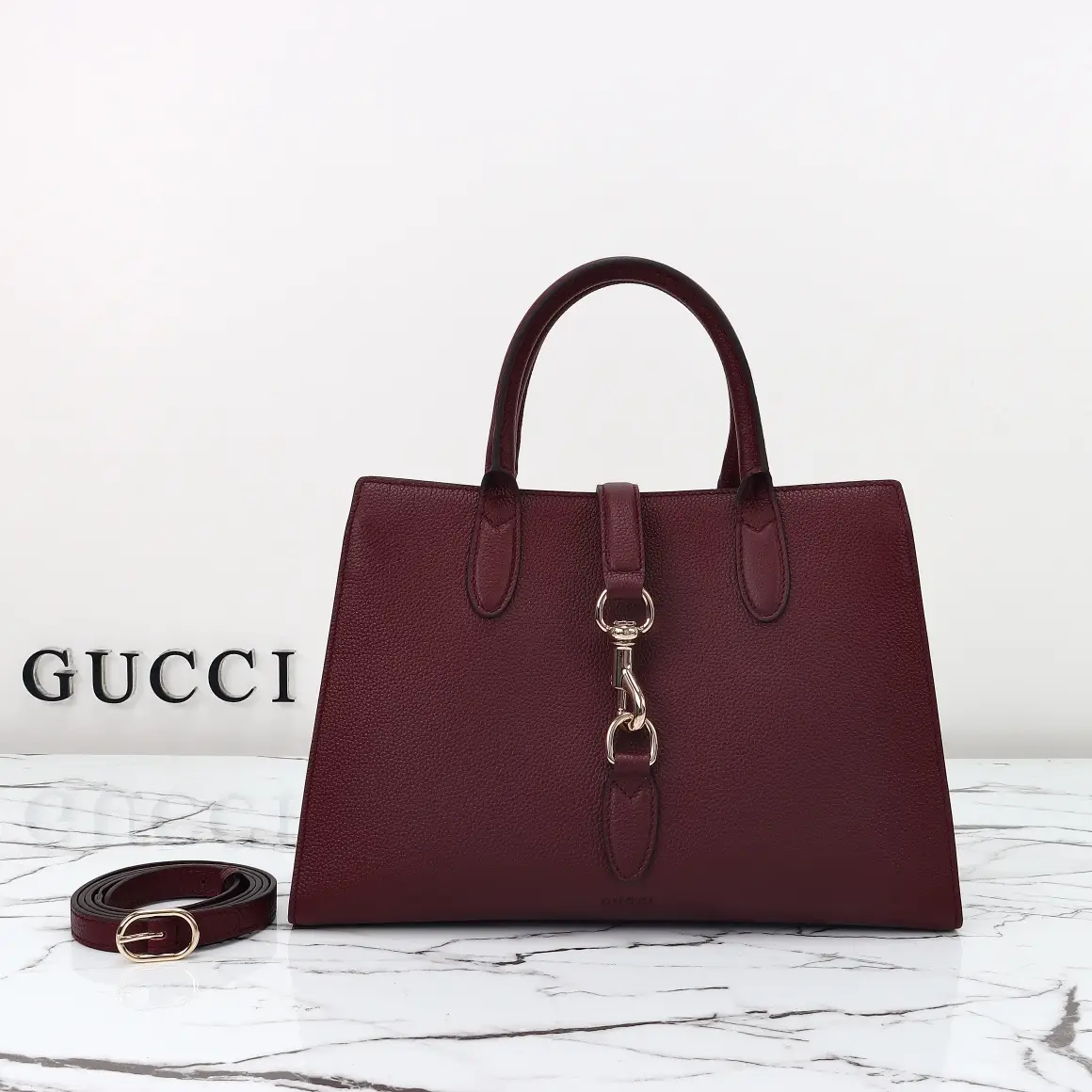 Gucci， Original leather, style 806205 wine red size: width 31x