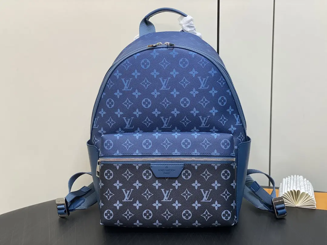 600 M11544 Blue Gradient Backpack Series Variant Chip Version D