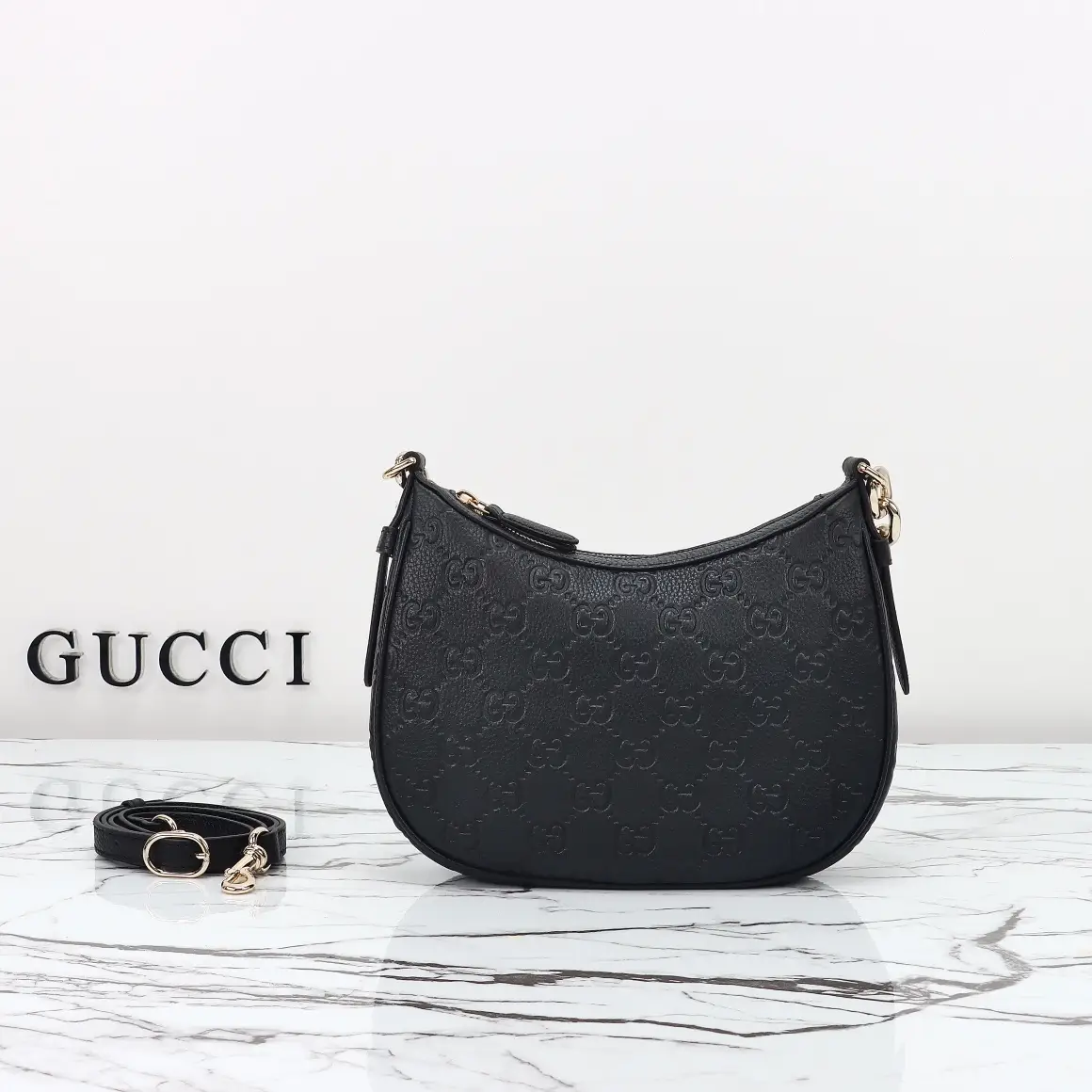 Gucci， Original leather, model number 815409g press