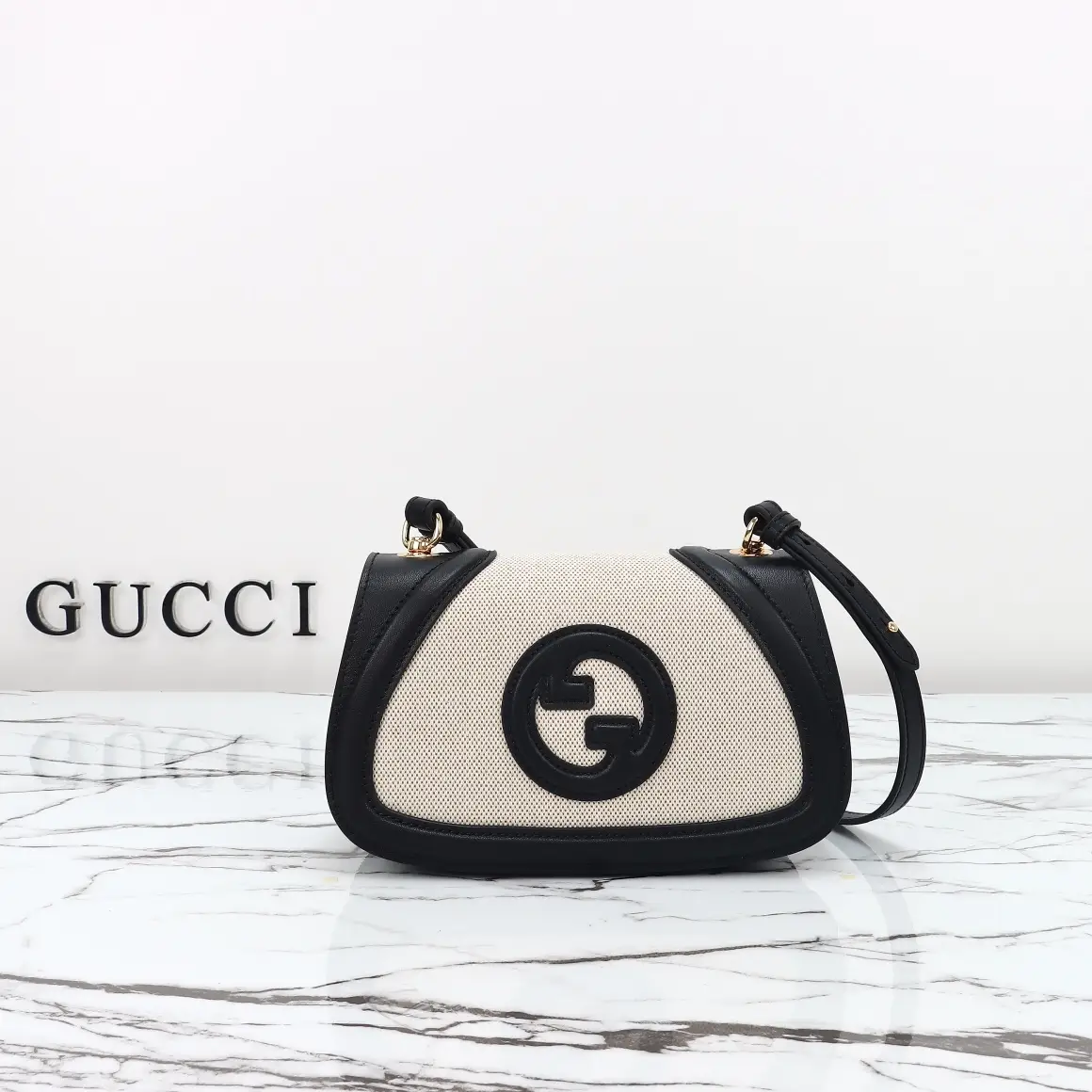 Gucci， Original leather, style 815700 canvas