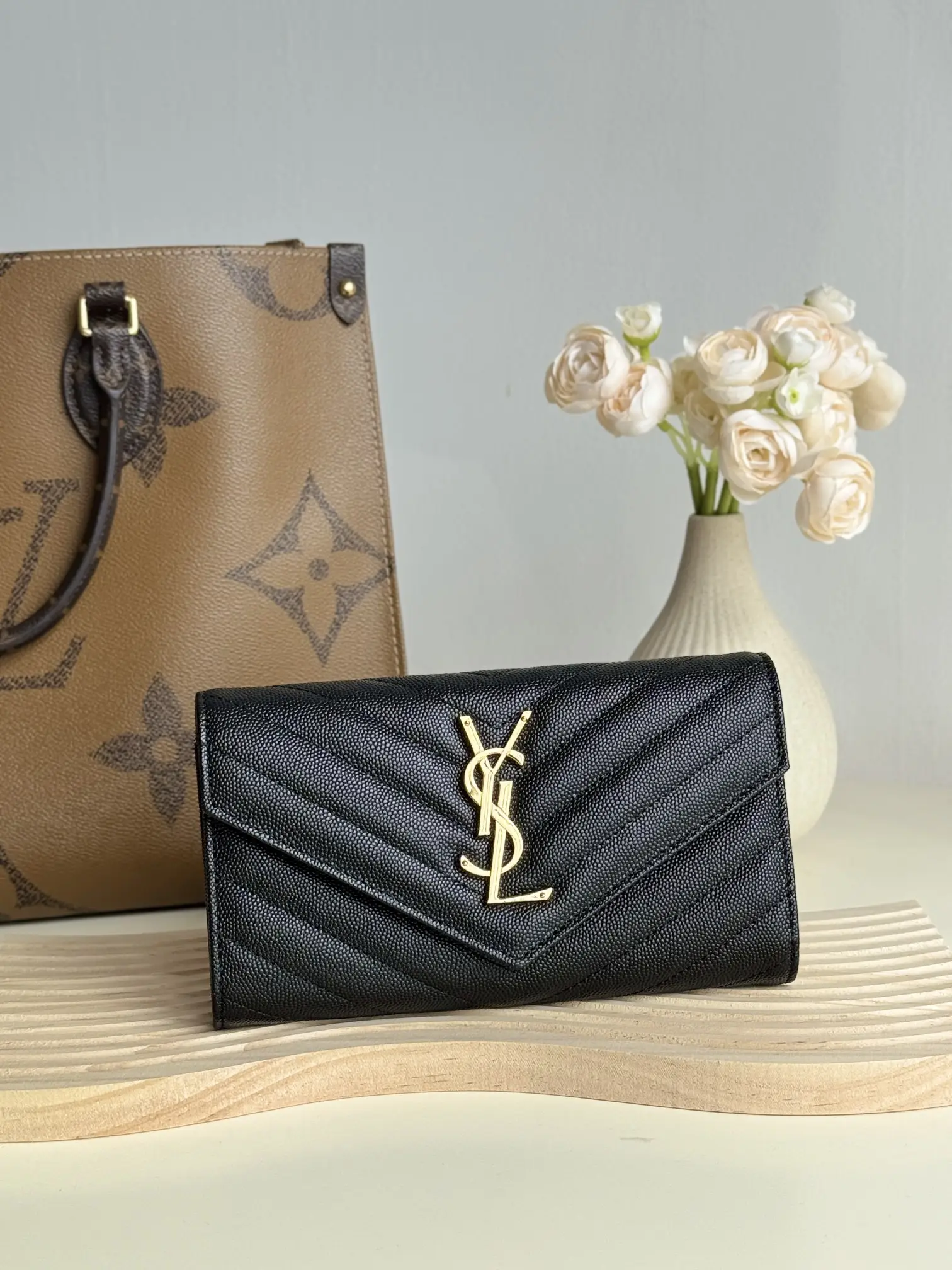 320 YSL - Classic Flip Cover Envelope ✉️ Cash can be held by hand when placing cards