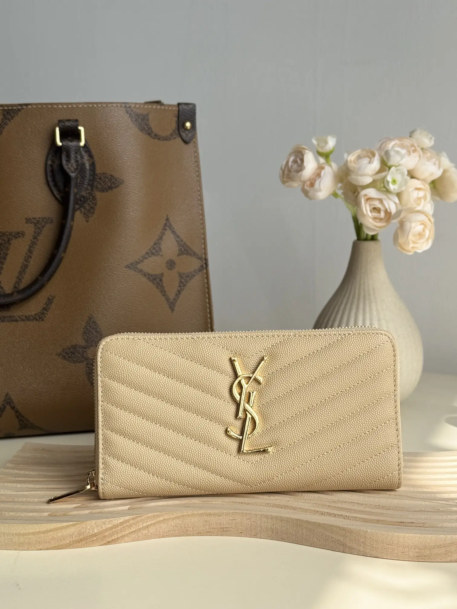 320 YSL Zipper Wallet with 12 card slots, 1 zipper pocket, and 2 banknote compartments