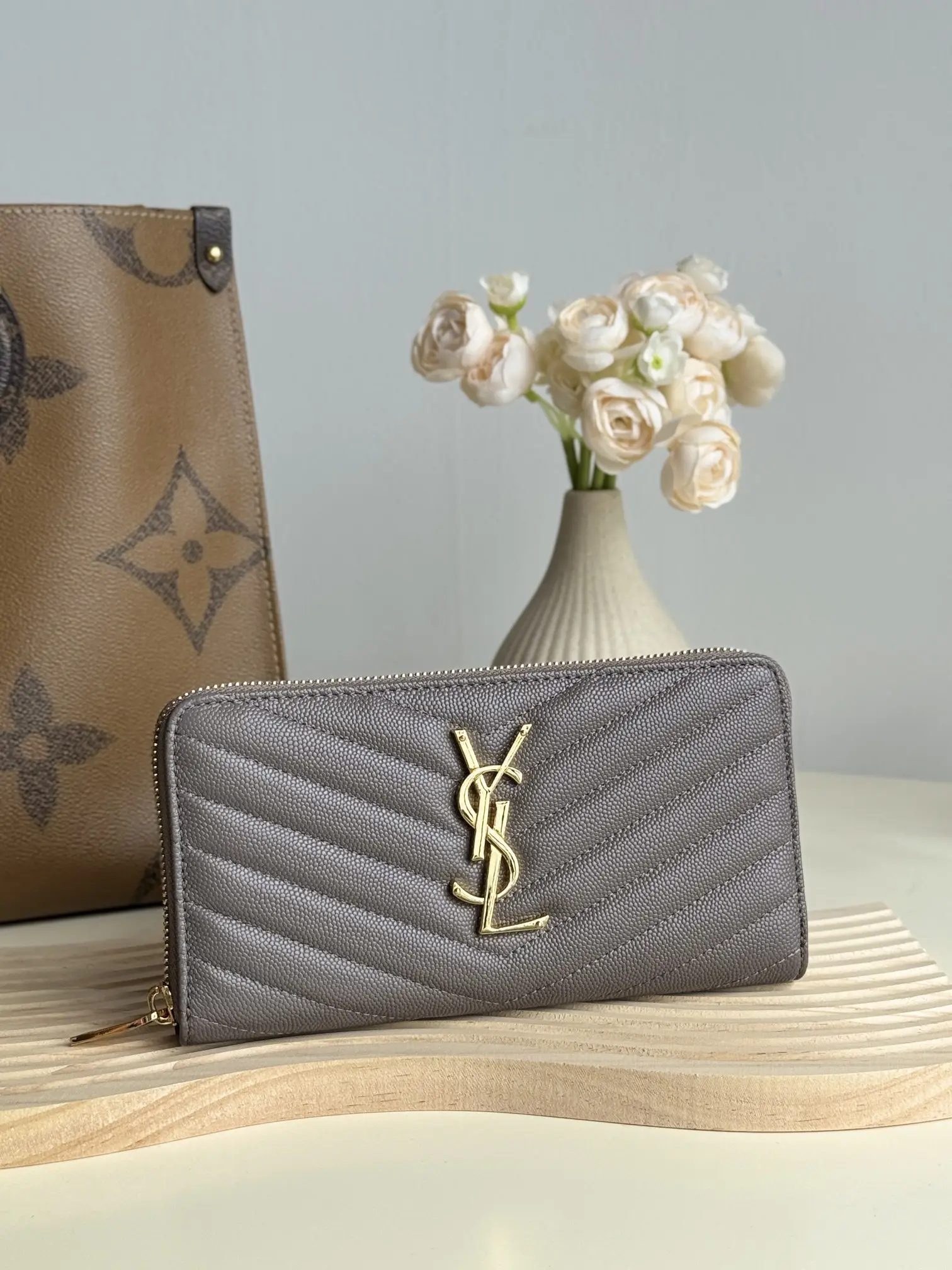 320 YSL Zipper Wallet with 12 card slots, 1 zipper pocket, and 2 banknote compartments
