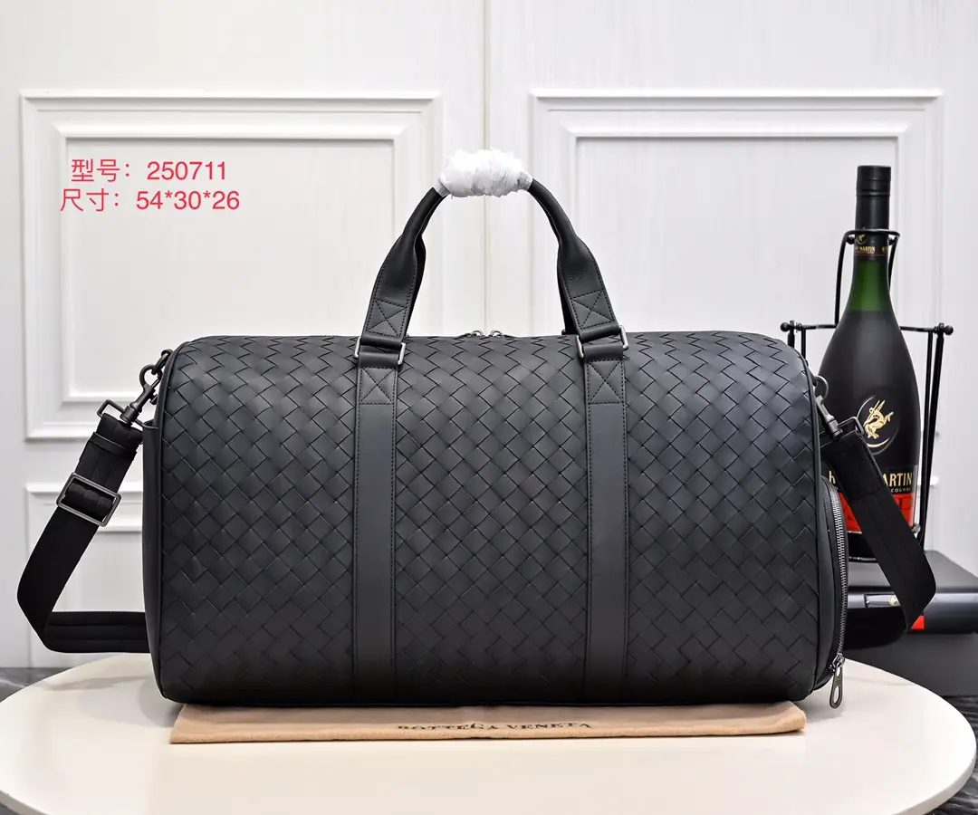 New travel bags shipped
BOTTEA VENETA
item