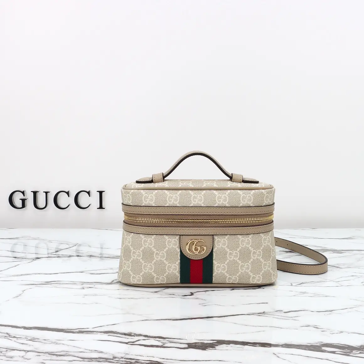 Gucci， Original leather, model number 816357 meters, adhesive size: width 20x