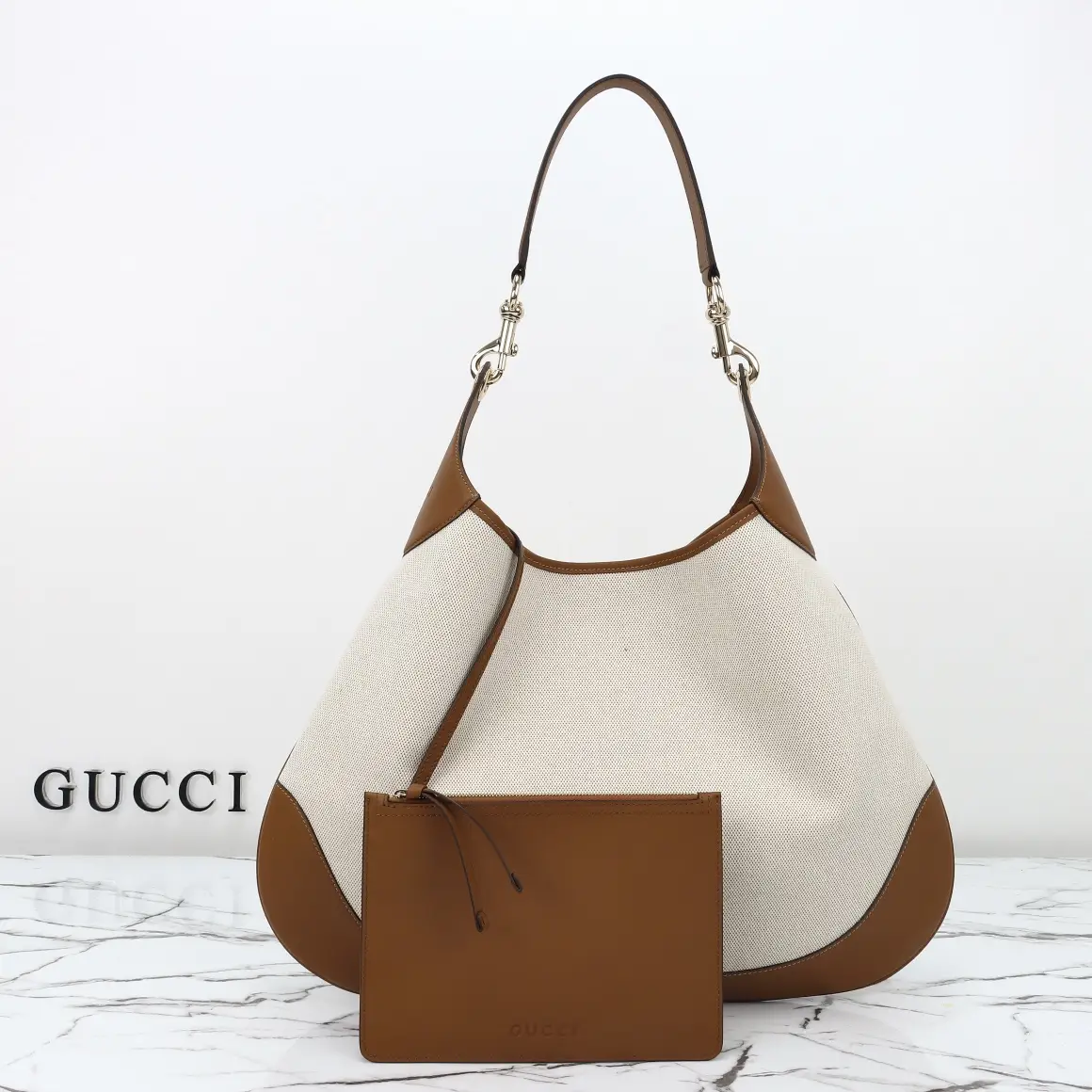 Gucci， Original leather, style 815924 white cloth brown leather size: width 4