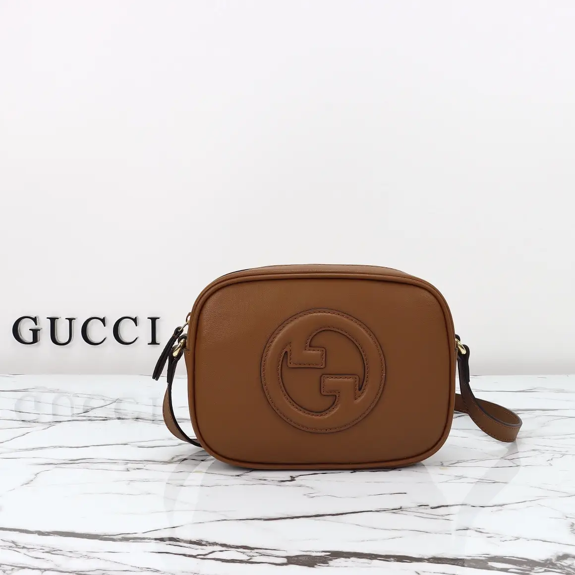 Gucci， Original leather, style 820429 brown leather size: width 21x