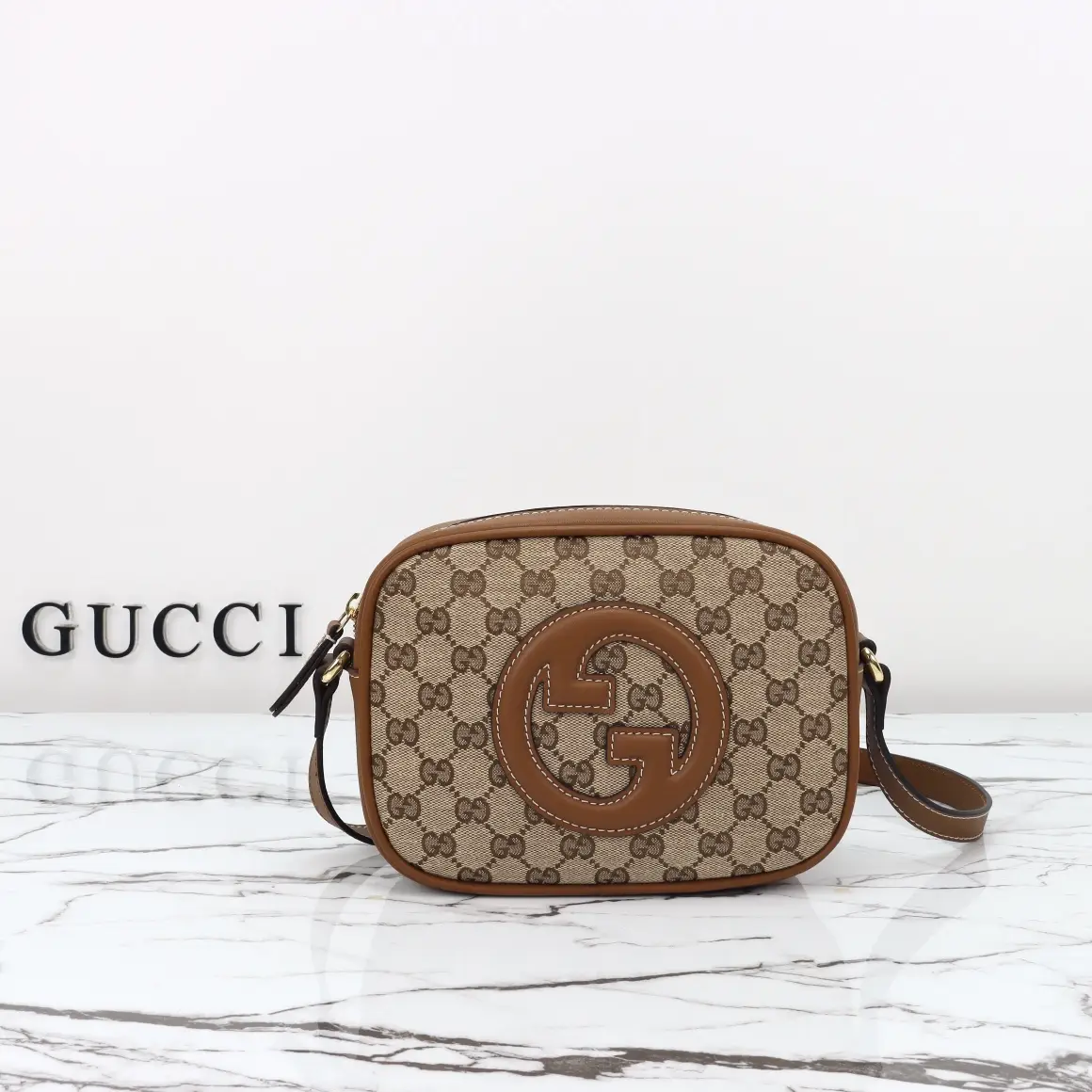 Gucci， Original leather, style 820429 apricot cloth brown leather size: width 2