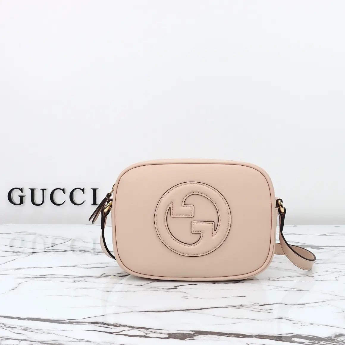 Gucci， Original leather, model number 820429 Pink leather Size: Width 21x