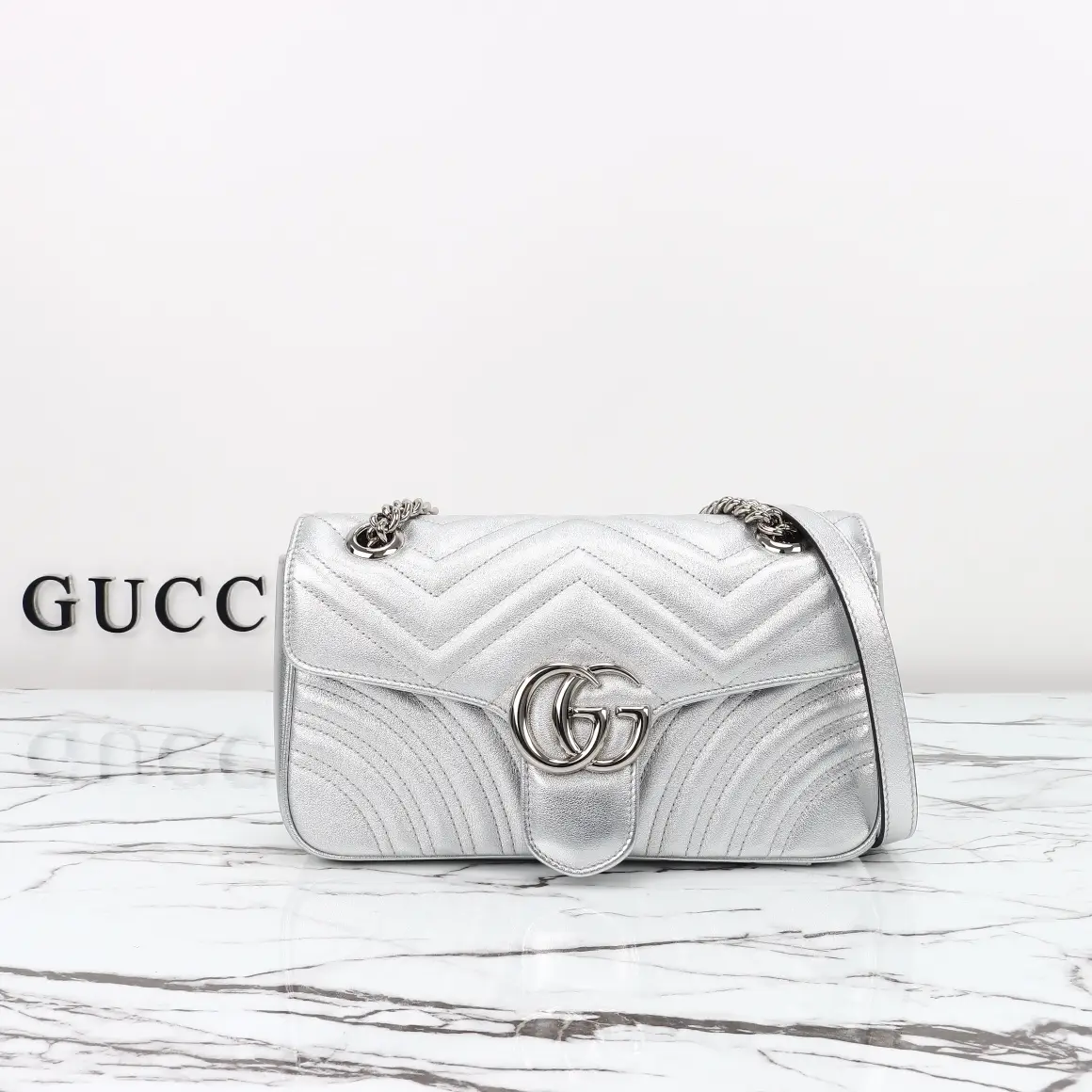 Gucci， Original leather, model number 443497, silver size