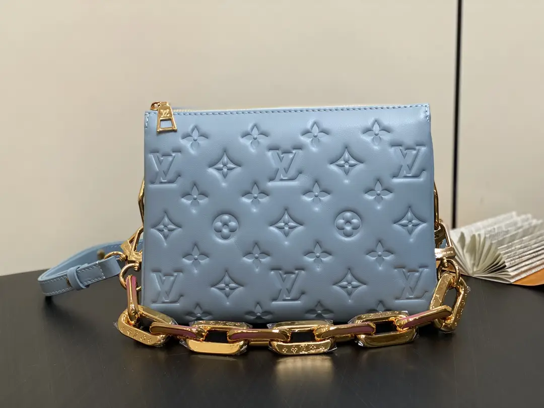 650 M24338 Blue M57796
Full leather chain bag series sheepskin C
