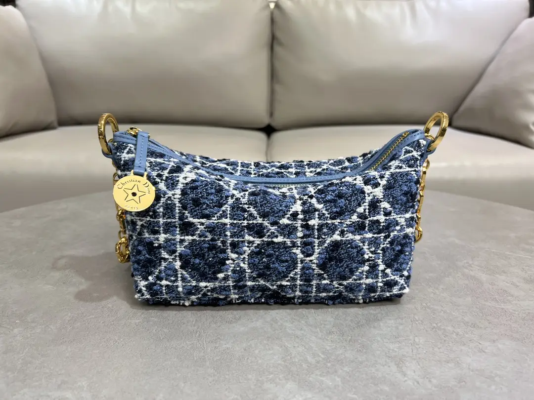 This Dior Hobo chain handbag has a stylish and practical design