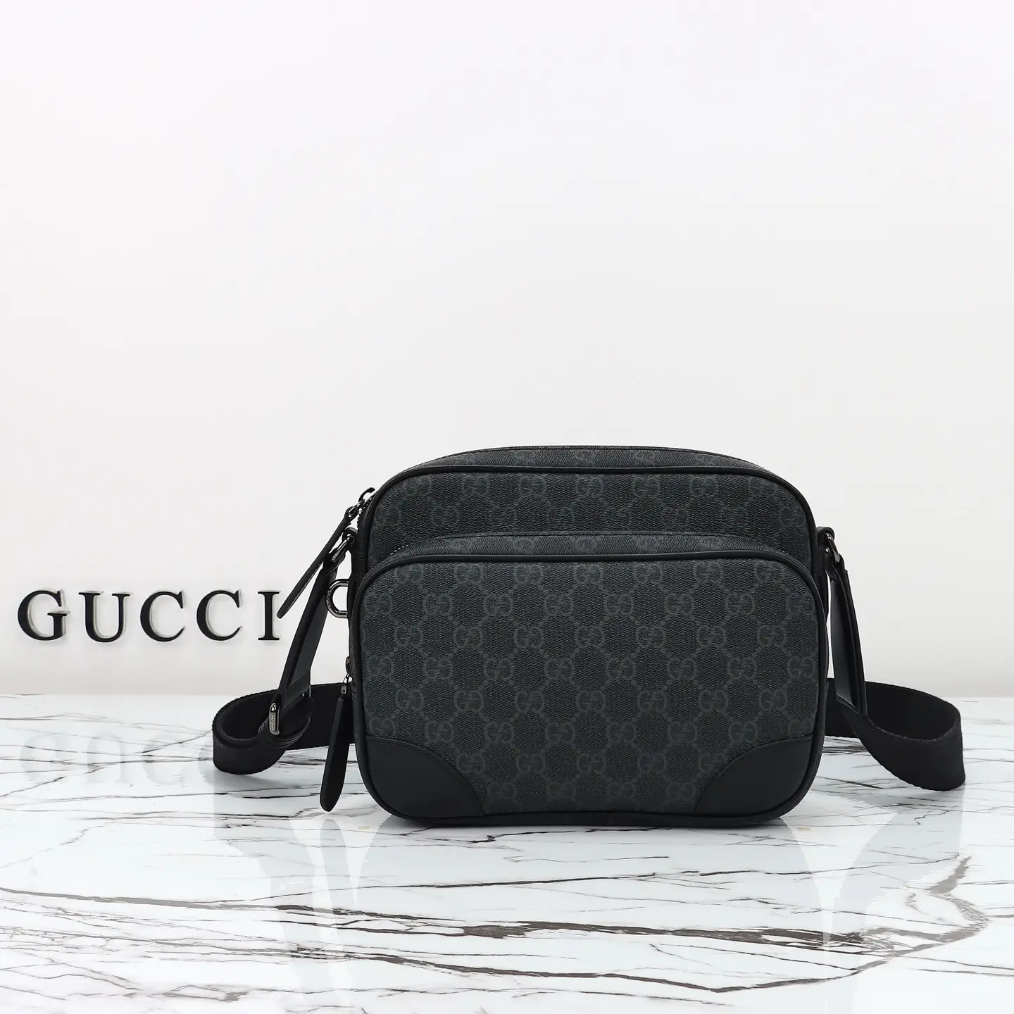 Gucci， Original leather, model number 821160 grams, adhesive size: width 23