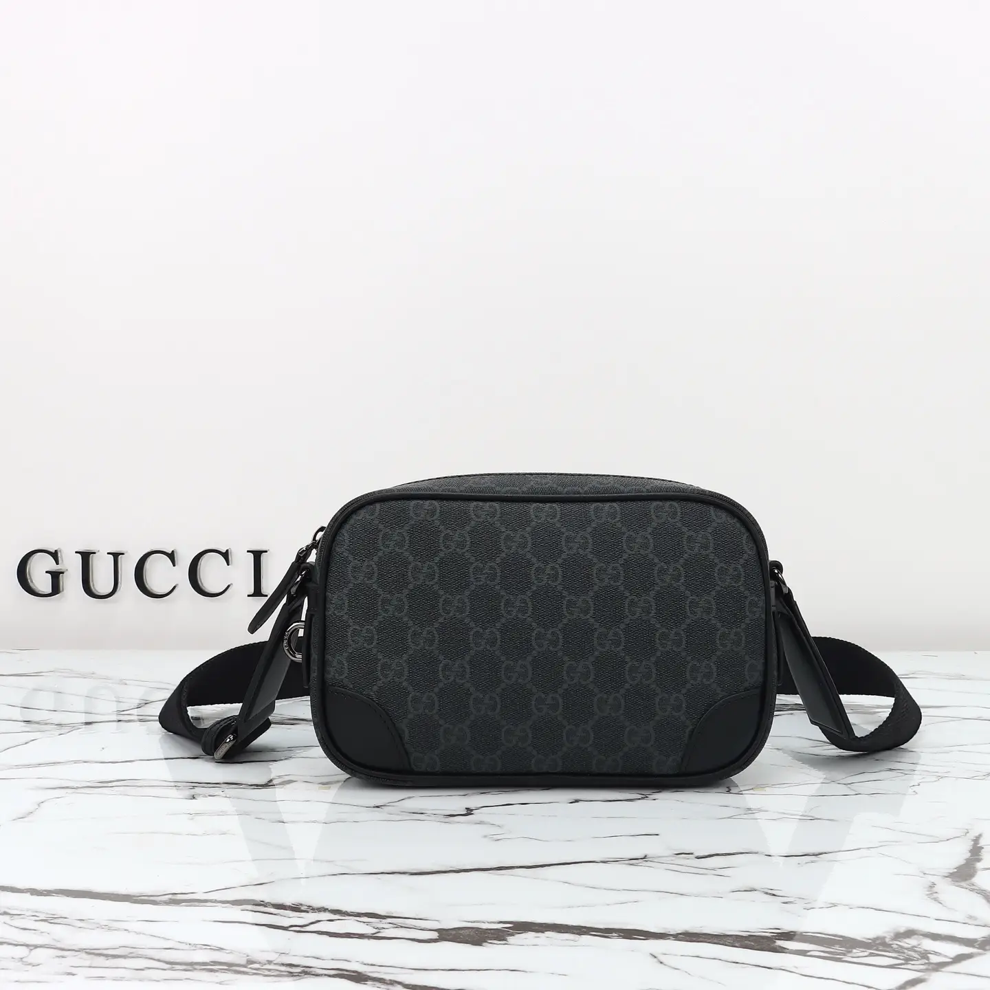 Gucci， Original leather, model number 821216 grams, adhesive size: width 22x