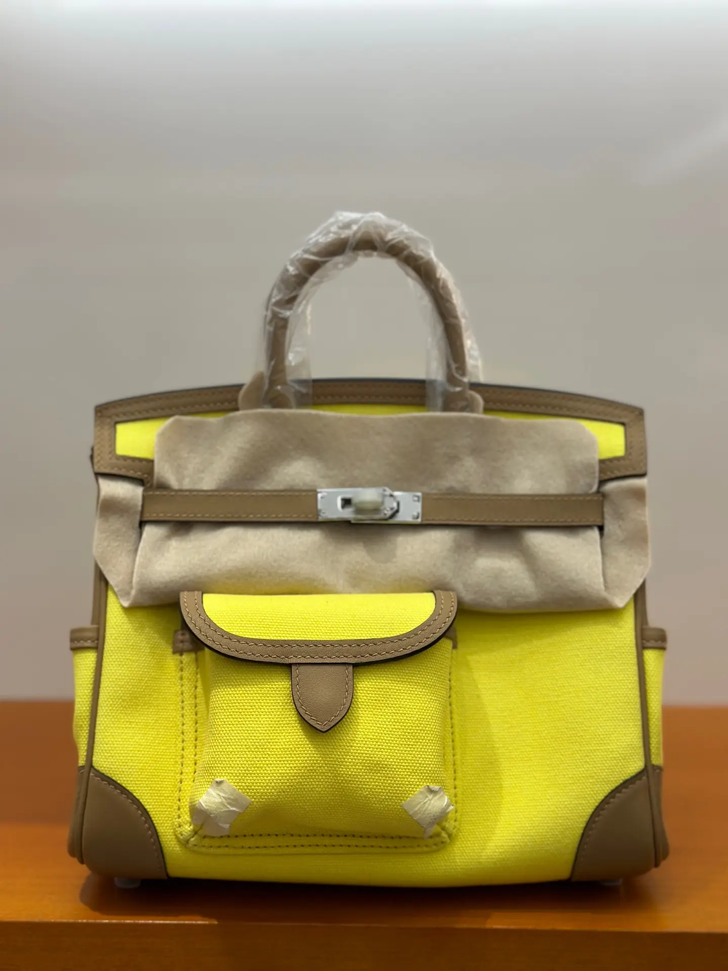 Customer specific shooting
Birkin 25 Cargo cloth bag
Material: Canvas