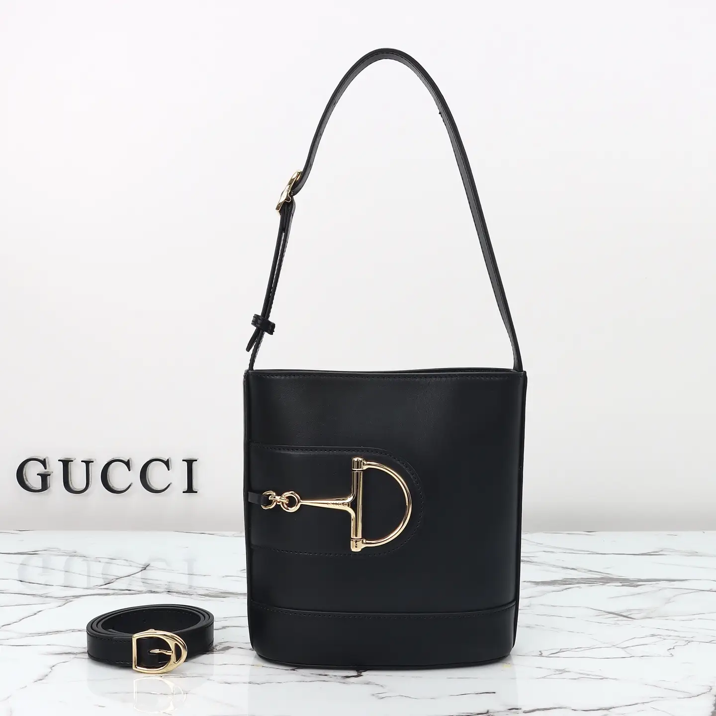 Gucci， Original leather, model number 833665 grams leather size: width 18